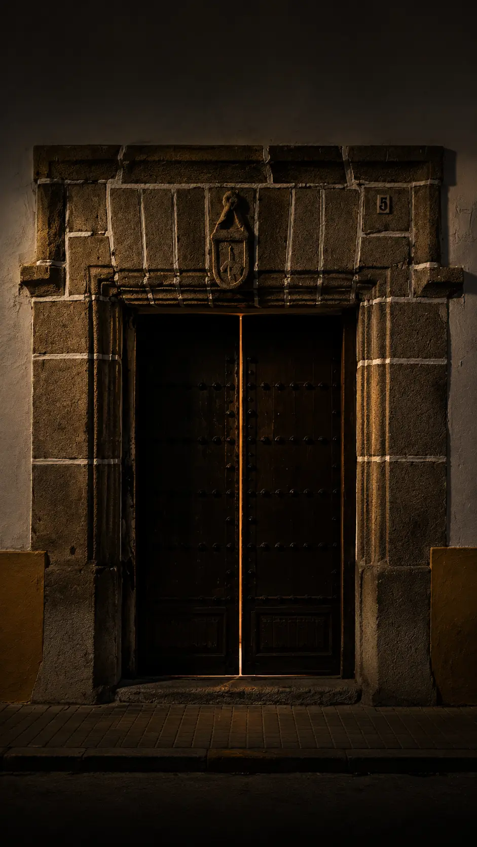 Entrada histórica del Mesón El Condesito